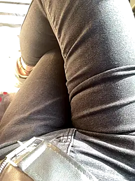 melisss2 online show from 11/28/25, 08:06