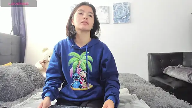 SorayaLane online show from 10/12/25, 04:28