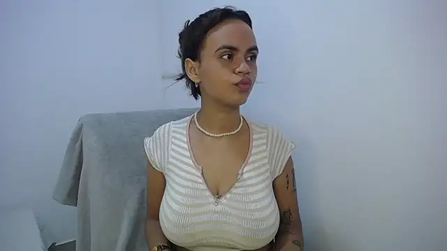 Snapshot of Keyli_sweet chatting on 11/18/25, 02:54 Keyli sweet online show from 11/18/25, 02:54