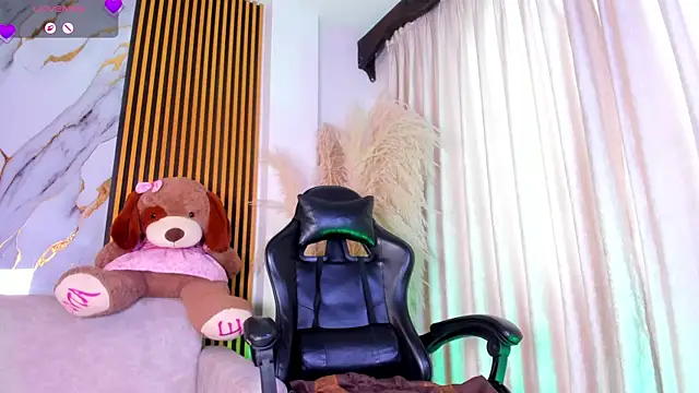 alejagarcia  online show from 07/11/26, 08:00