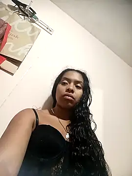 Snapshot of Amayavaldes chatting on 11/08/25, 01:17 Amayavaldes online show from 11/08/25, 01:17