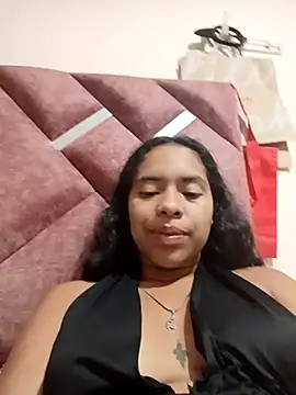 Snapshot of Amayavaldes chatting on 11/13/25, 03:27 Amayavaldes online show from 11/13/25, 03:27