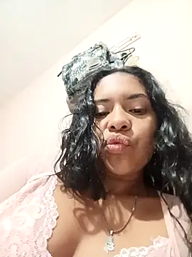 Snapshot of Amayavaldes chatting on 11/24/25, 01:05 Amayavaldes online show from 11/24/25, 01:05