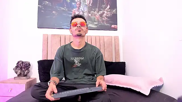 Snapshot of Timothe_Evans chatting on 10/23/25, 08:07 Timothe Evans online show from 10/23/25, 08:07