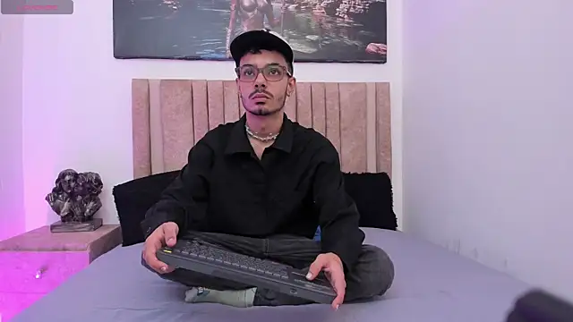 Snapshot of Timothe_Evans chatting on 10/30/25, 07:47 Timothe Evans online show from 10/30/25, 07:47