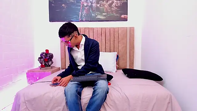 Snapshot of Timothe_Evans chatting on 11/20/25, 08:19 Timothe Evans online show from 11/20/25, 08:19