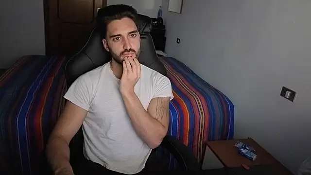 Al3xox02 online show from 04/07/26, 06:08