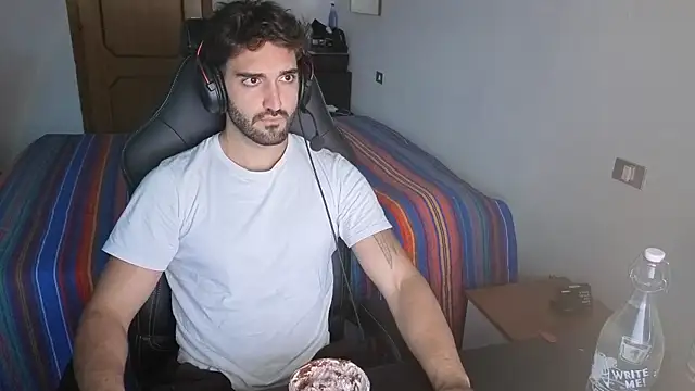 Al3xox02 online show from 04/13/26, 05:40