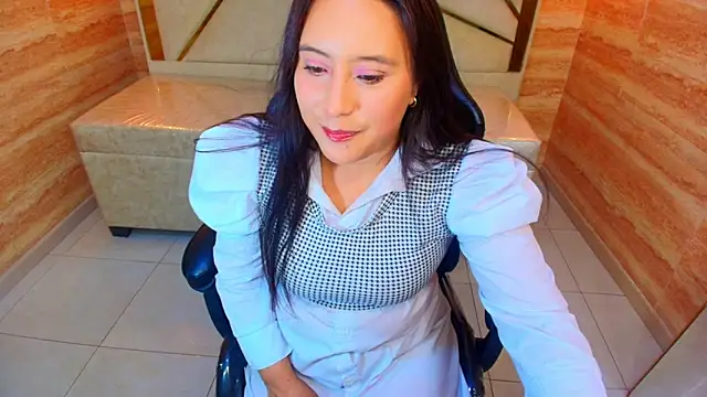 annie  r online show from 10/21/25, 07:47