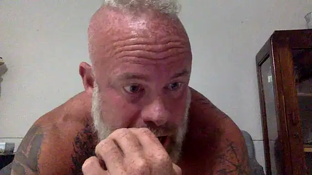 Snapshot of Muscledick40 chatting on 06/30/26, 04:35 Muscledick40 online show from 06/30/26, 04:35