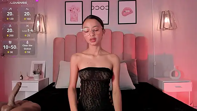 lena martinn online show from 04/30/26, 08:04