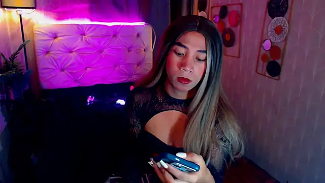 Snapshot of Seductive_nathalie chatting on 10/08/25, 01:53 Seductive nathalie online show from 10/08/25, 01:53