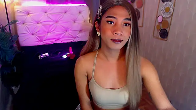 Snapshot of Seductive_nathalie chatting on 10/14/25, 04:19 Seductive nathalie online show from 10/14/25, 04:19