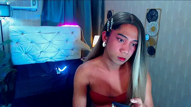 Snapshot of Seductive_nathalie chatting on 10/20/25, 08:31 Seductive nathalie online show from 10/20/25, 08:31