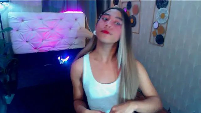 Snapshot of Seductive_nathalie chatting on 10/21/25, 02:29 Seductive nathalie online show from 10/21/25, 02:29