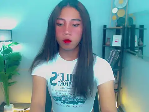 Snapshot of Seductive_nathalie chatting on 10/22/25, 01:55 Seductive nathalie online show from 10/22/25, 01:55