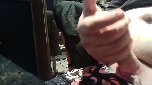 Snapshot of Pumba_Hornyboy chatting on 01/15/26, 04:22 Pumba Hornyboy online show from 01/15/26, 04:22