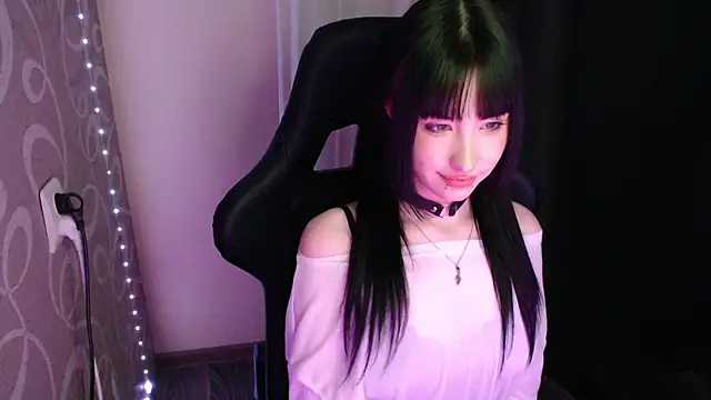 NaemiiBlush online show from 12/17/25, 11:49