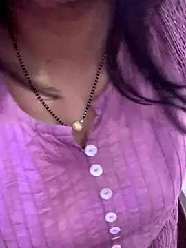 Snapshot of bindiyarani01 chatting on 10/14/25, 01:01 bindiyarani01 online show from 10/14/25, 01:01