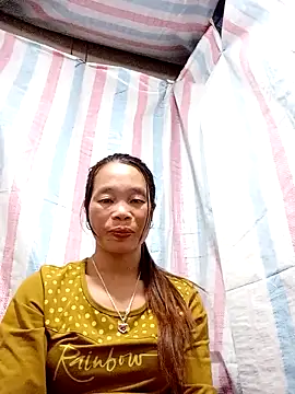 Snapshot of chieu_xinh chatting on 10/17/25, 01:35 chieu xinh online show from 10/17/25, 01:35