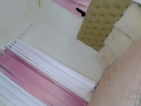 Snapshot of sexy_calista chatting on 12/19/25, 09:00 sexy calista online show from 12/19/25, 09:00