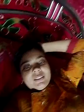 Snapshot of ayesha0001122 chatting on 10/17/25, 03:53 ayesha0001122 online show from 10/17/25, 03:53