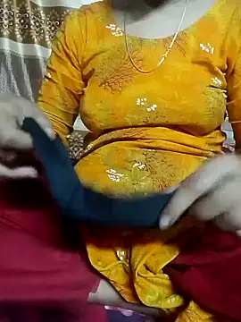 Snapshot of ayesha0001122 chatting on 10/26/25, 12:55 ayesha0001122 online show from 10/26/25, 12:55