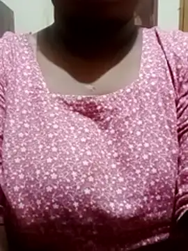 Snapshot of ayesha0001122 chatting on 12/17/25, 11:16 ayesha0001122 online show from 12/17/25, 11:16