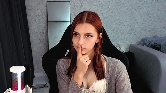 Snapshot of kitti_sweett chatting on 10/28/25, 07:49 kitti sweett online show from 10/28/25, 07:49