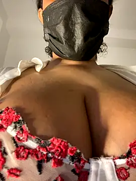 Snapshot of Monica__Bellucci__ chatting on 11/08/25, 10:37 Monica Bellucci online show from 11/08/25, 10:37