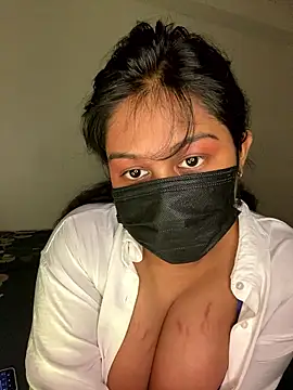 Monica  Bellucci   online show from 01/11/26, 02:55