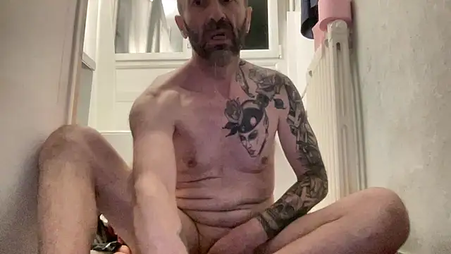 Snapshot of slave44nantes chatting on 12/16/25, 12:59 slave44nantes online show from 12/16/25, 12:59