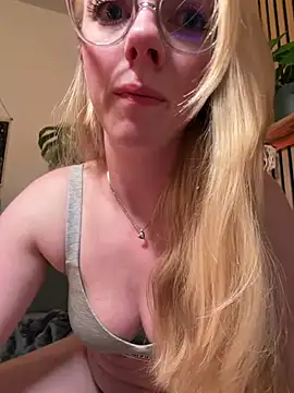 LinaLeana online show from 04/04/26, 05:54