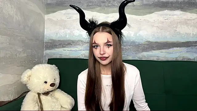 Snapshot of SunnySprinkle chatting on 10/31/25, 12:50 SunnySprinkle online show from 10/31/25, 12:50