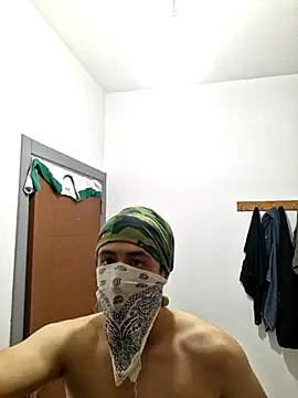 Snapshot of leila2003 chatting on 10/15/25, 10:54 leila2003 online show from 10/15/25, 10:54