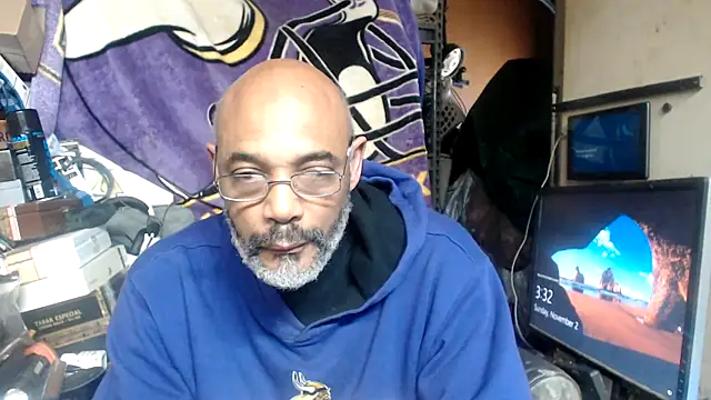 Snapshot of A_CIGAR_MAN chatting on 11/02/25, 08:33 A CIGAR MAN online show from 11/02/25, 08:33