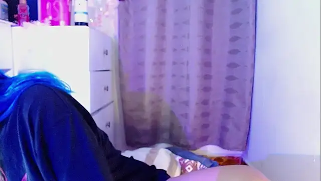 Snapshot of zora_blue777 chatting on 11/06/25, 04:57 zora blue777 online show from 11/06/25, 04:57