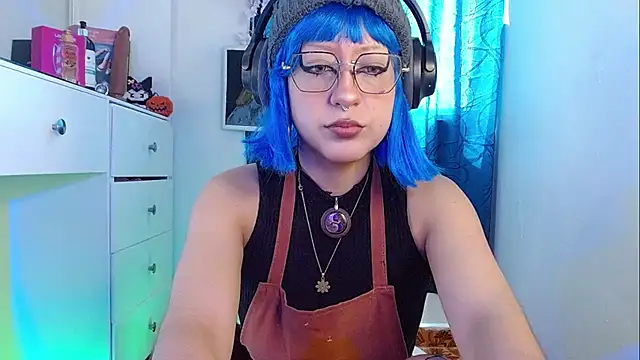 Snapshot of zora_blue777 chatting on 11/23/25, 03:12 zora blue777 online show from 11/23/25, 03:12