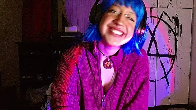 Snapshot of zora_blue777 chatting on 12/20/25, 07:15 zora blue777 online show from 12/20/25, 07:15