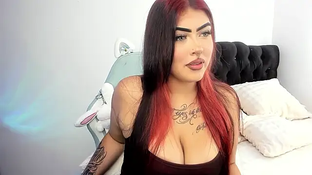 hollycute   online show from 03/05/26, 06:37