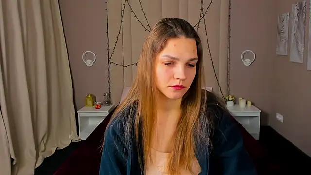 LesiBrizo online show from 12/17/25, 02:06