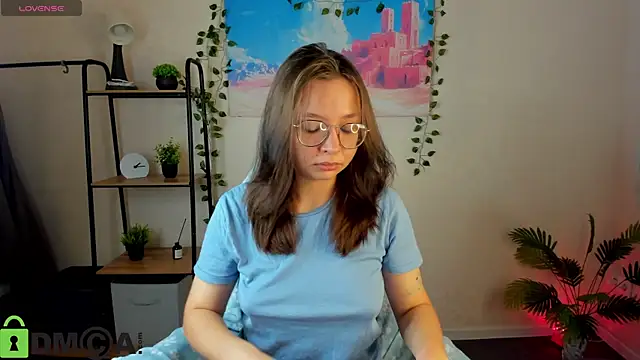 Nuura Moore online show from 11/14/25, 01:04