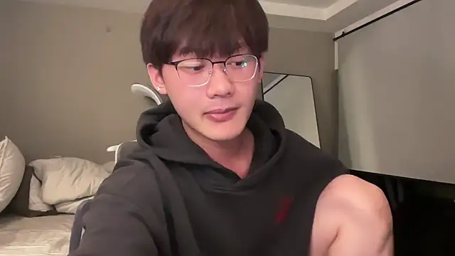 Snapshot of iambennet chatting on 02/16/26, 01:40 iambennet online show from 02/16/26, 01:40