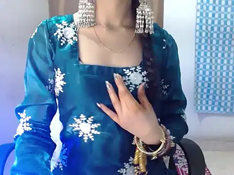 Snapshot of Roiseeee chatting on 02/19/26, 05:03 Roiseeee online show from 02/19/26, 05:03