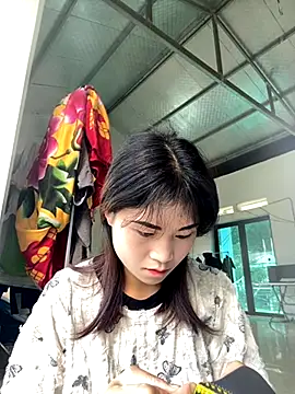 Snapshot of Mylinh- chatting on 10/10/25, 01:59 Mylinh- online show from 10/10/25, 01:59