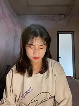 Snapshot of Mylinh- chatting on 10/12/25, 09:41 Mylinh- online show from 10/12/25, 09:41