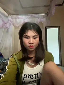 Snapshot of Mylinh- chatting on 10/13/25, 02:44 Mylinh- online show from 10/13/25, 02:44