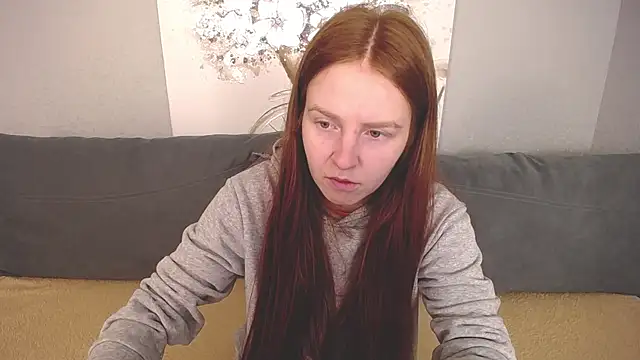 Snapshot of Evarey_ chatting on 10/13/25, 04:23 Evarey online show from 10/13/25, 04:23