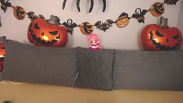 Evarey  online show from 10/28/25, 05:44