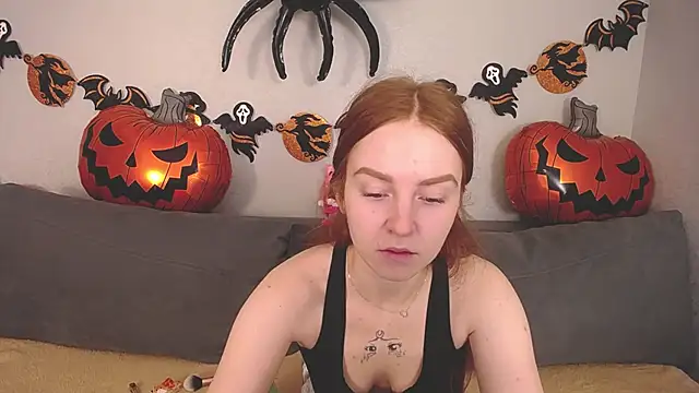 Snapshot of Evarey_ chatting on 10/31/25, 05:30 Evarey online show from 10/31/25, 05:30